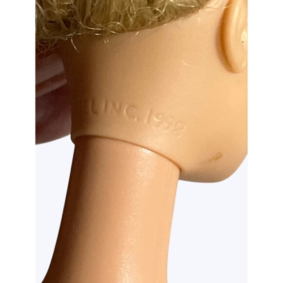 Mattel 1998 Vintage Blonde Barbie Doll Blue Eyes & Red Pink Lips - Picture 3 of 11